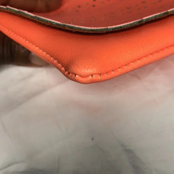 AMERICAN EAGLE OUTFITTERS bright fluorescent Orange clutch bag. - Picture 9 of 10